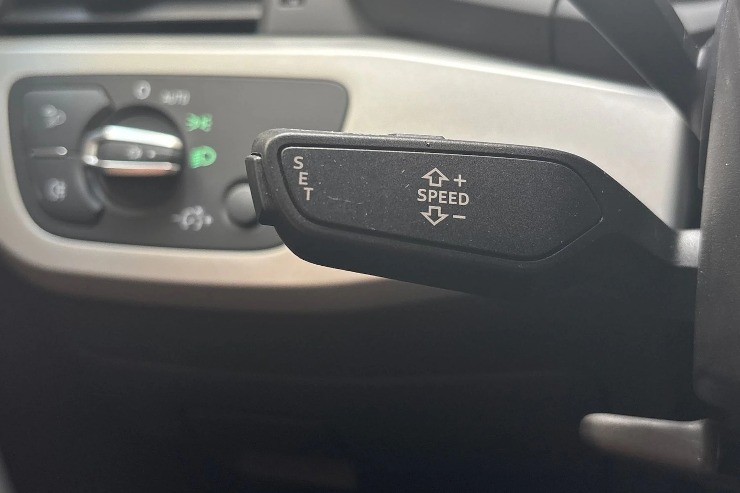 sininen Audi A4 2021 kuva 18.