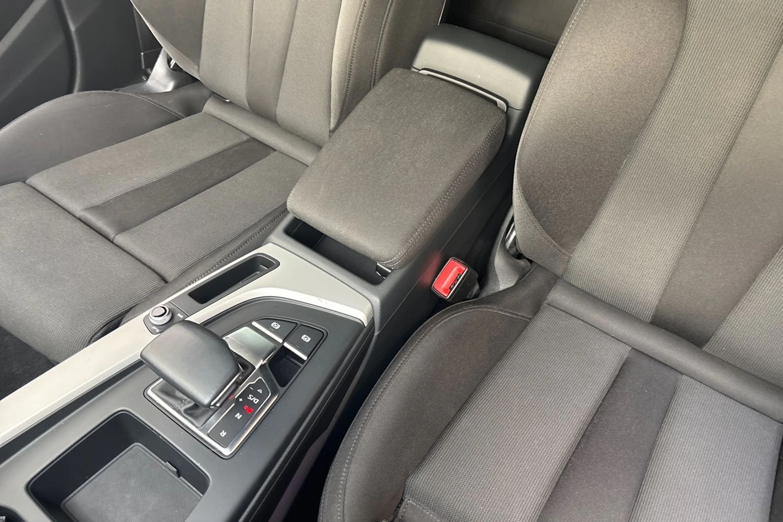 sininen Audi A4 2021 kuva 25.