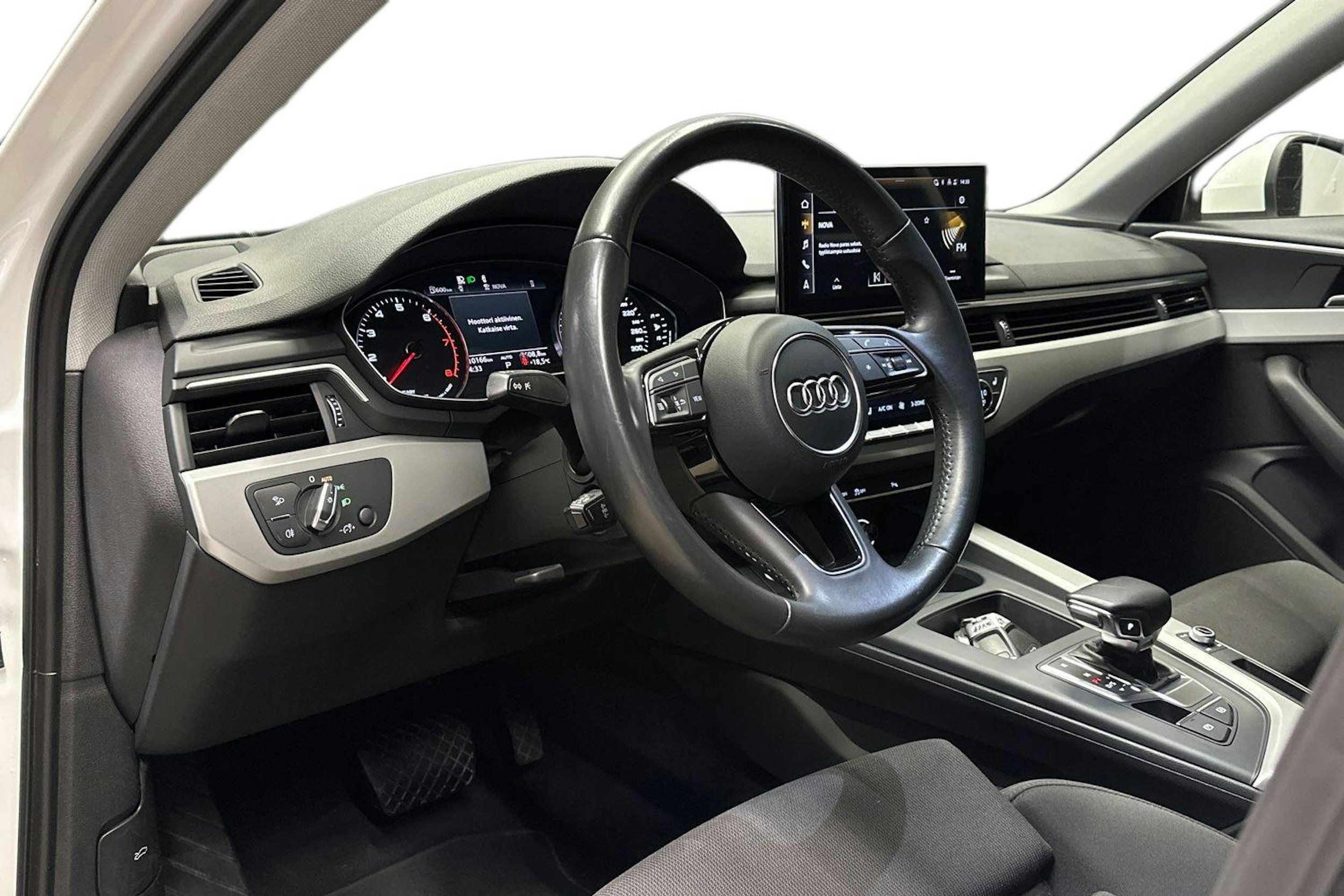 valkoinen Audi A4 2020 kuva 7.