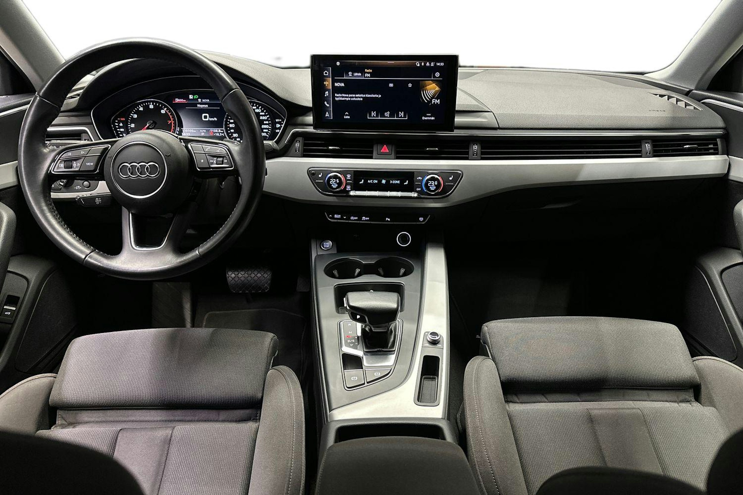 valkoinen Audi A4 2020 kuva 9.