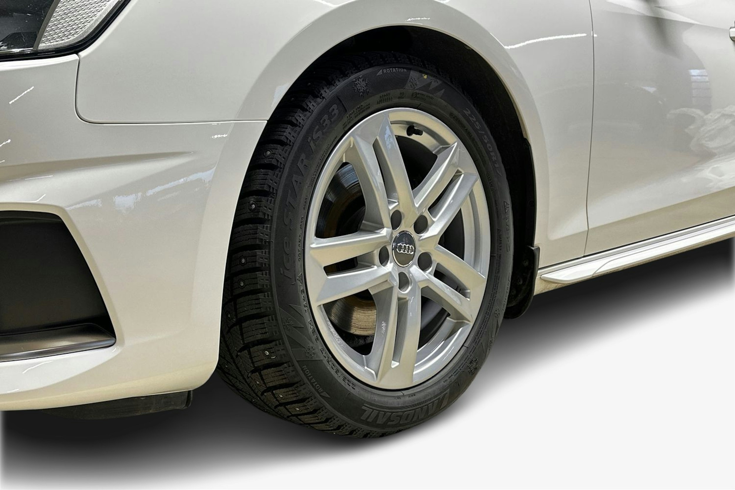 valkoinen Audi A4 2020 kuva 11.
