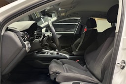 valkoinen Audi A4 2020 kuva 17.