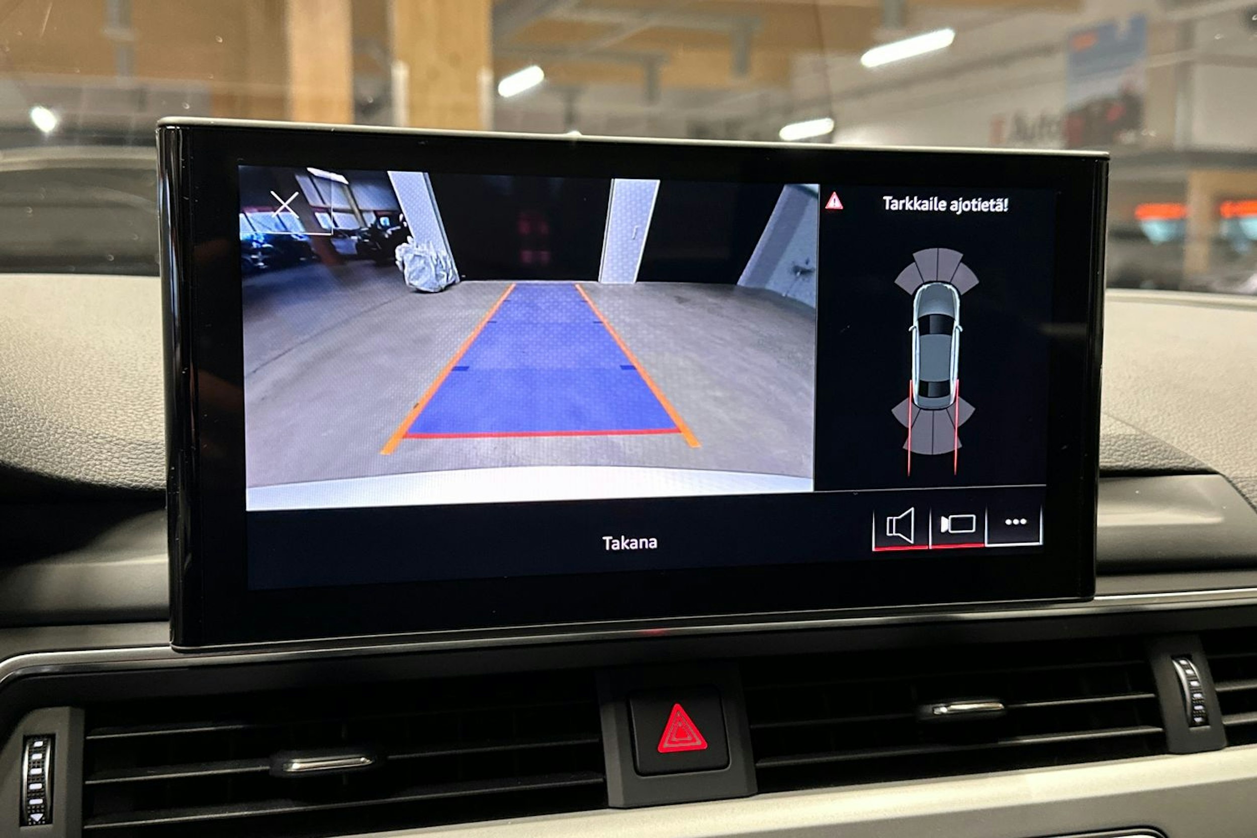 valkoinen Audi A4 2020 kuva 18.