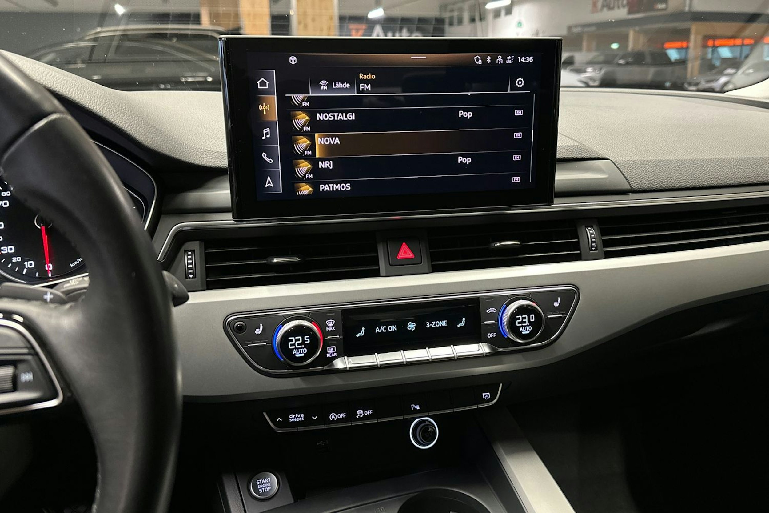 valkoinen Audi A4 2020 kuva 21.