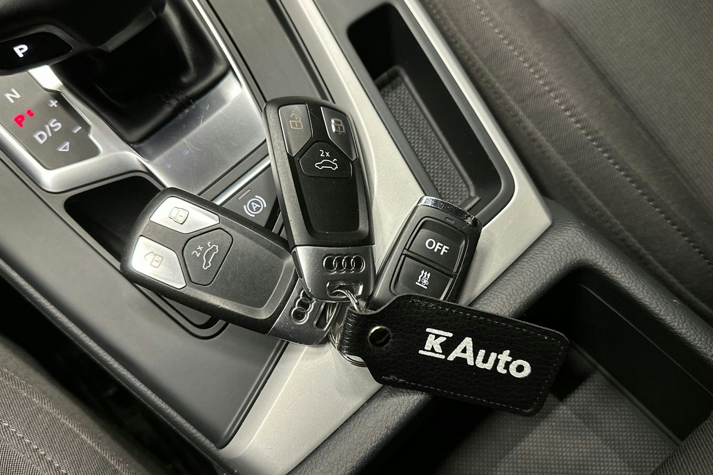 valkoinen Audi A4 2020 kuva 24.