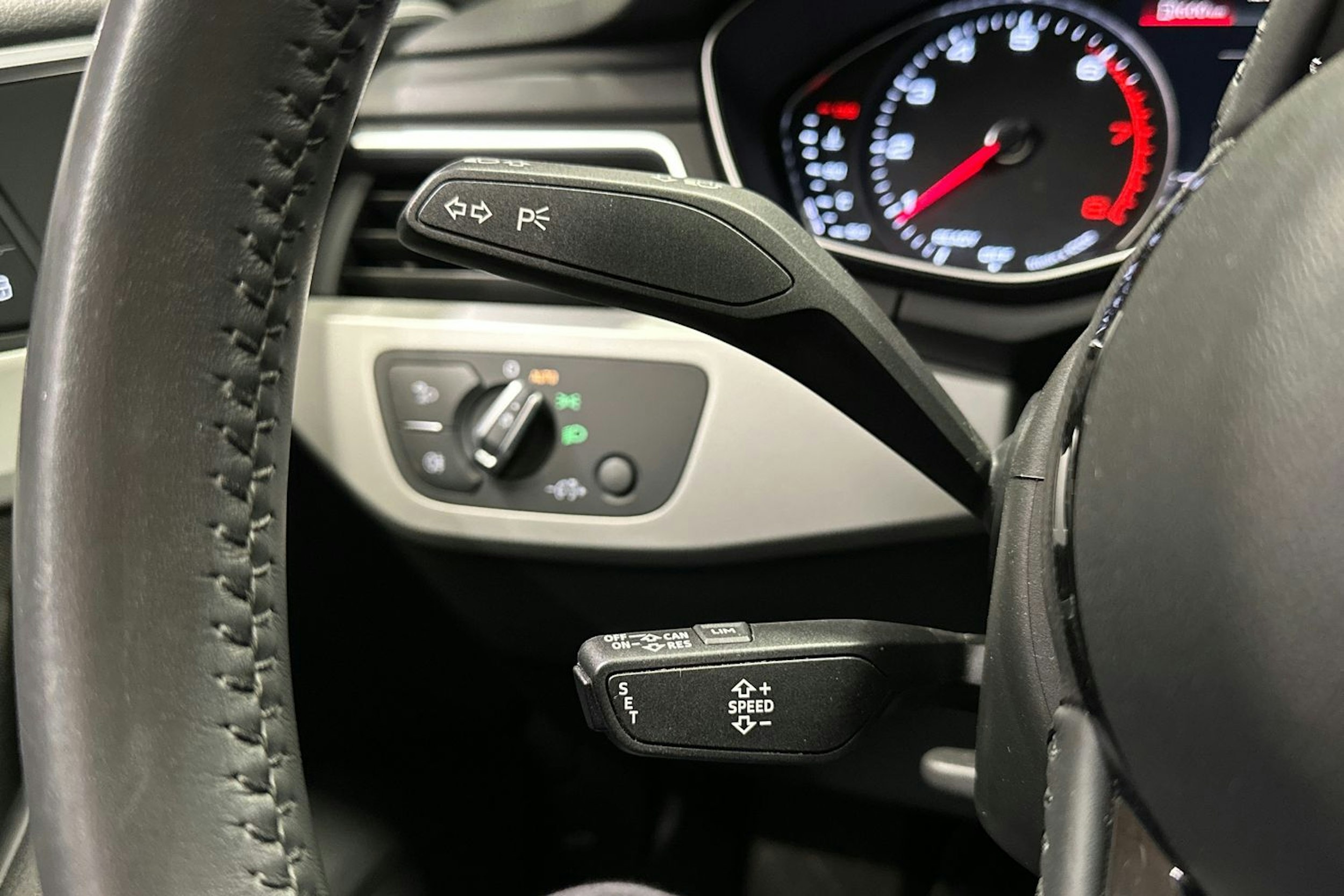 valkoinen Audi A4 2020 kuva 26.