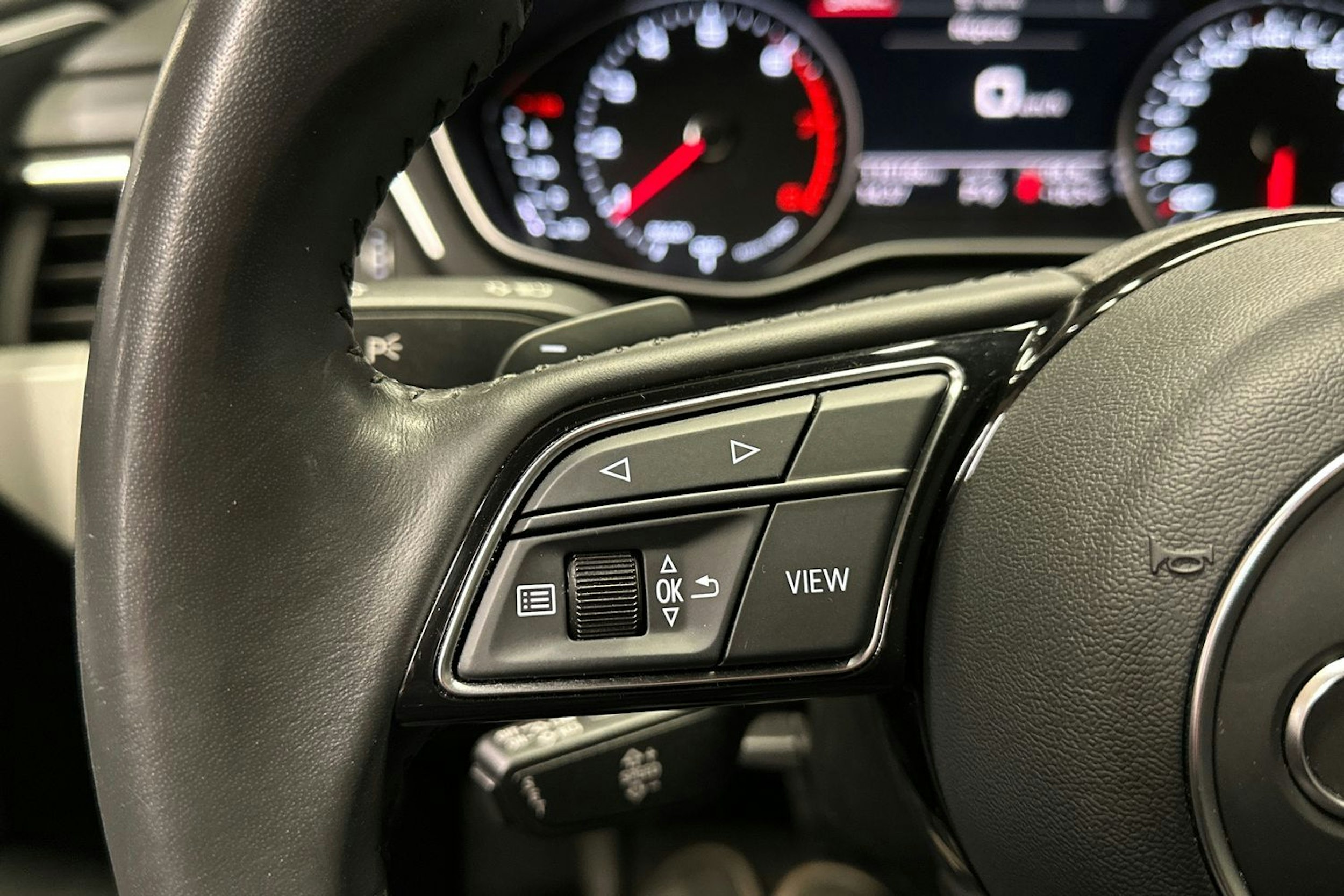 valkoinen Audi A4 2020 kuva 28.