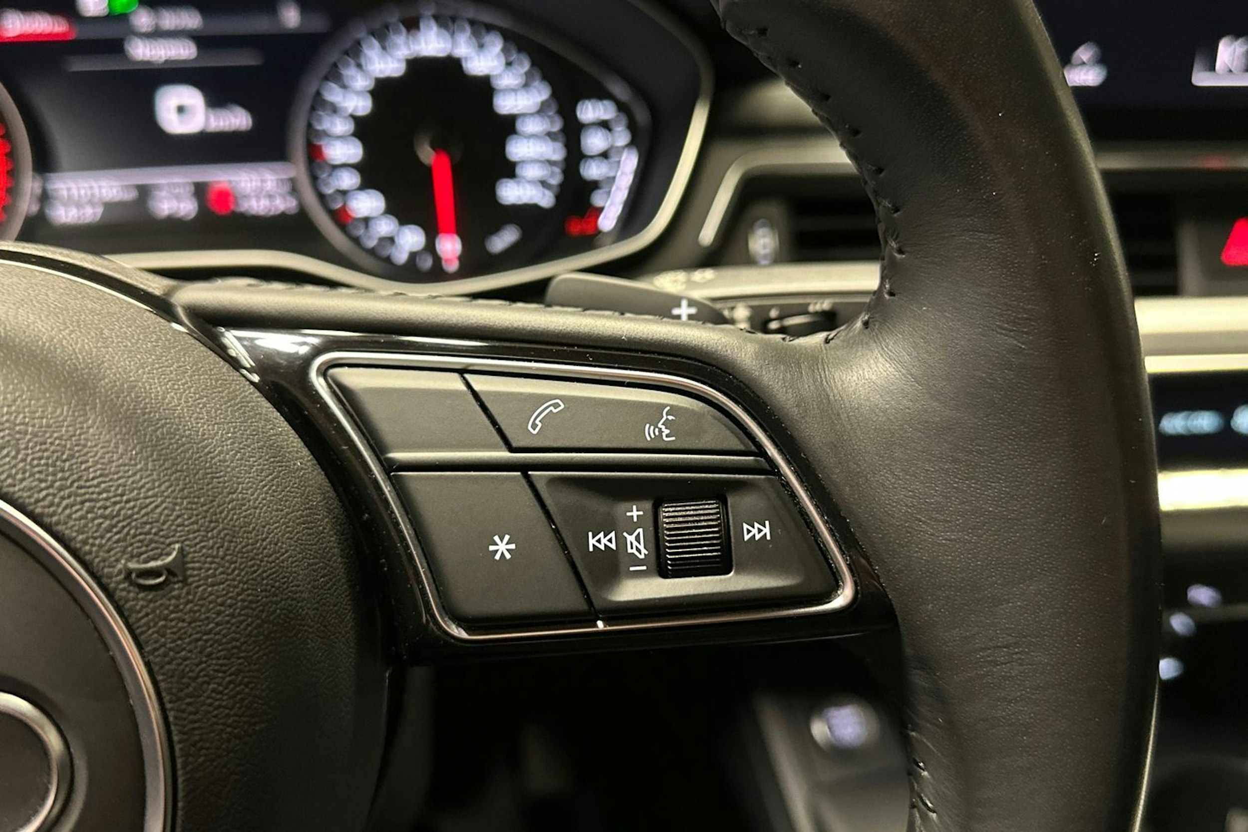 valkoinen Audi A4 2020 kuva 29.