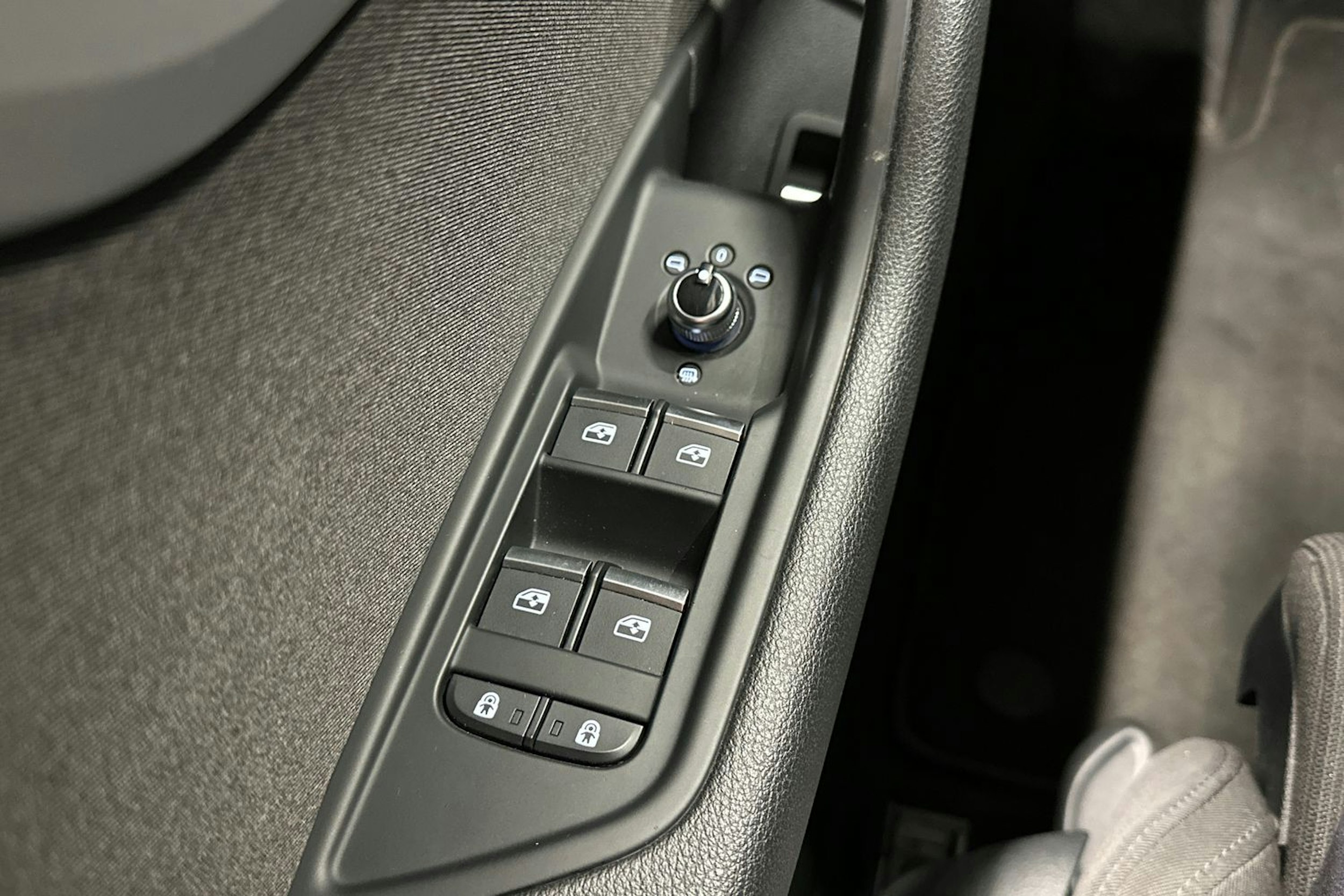 valkoinen Audi A4 2020 kuva 31.