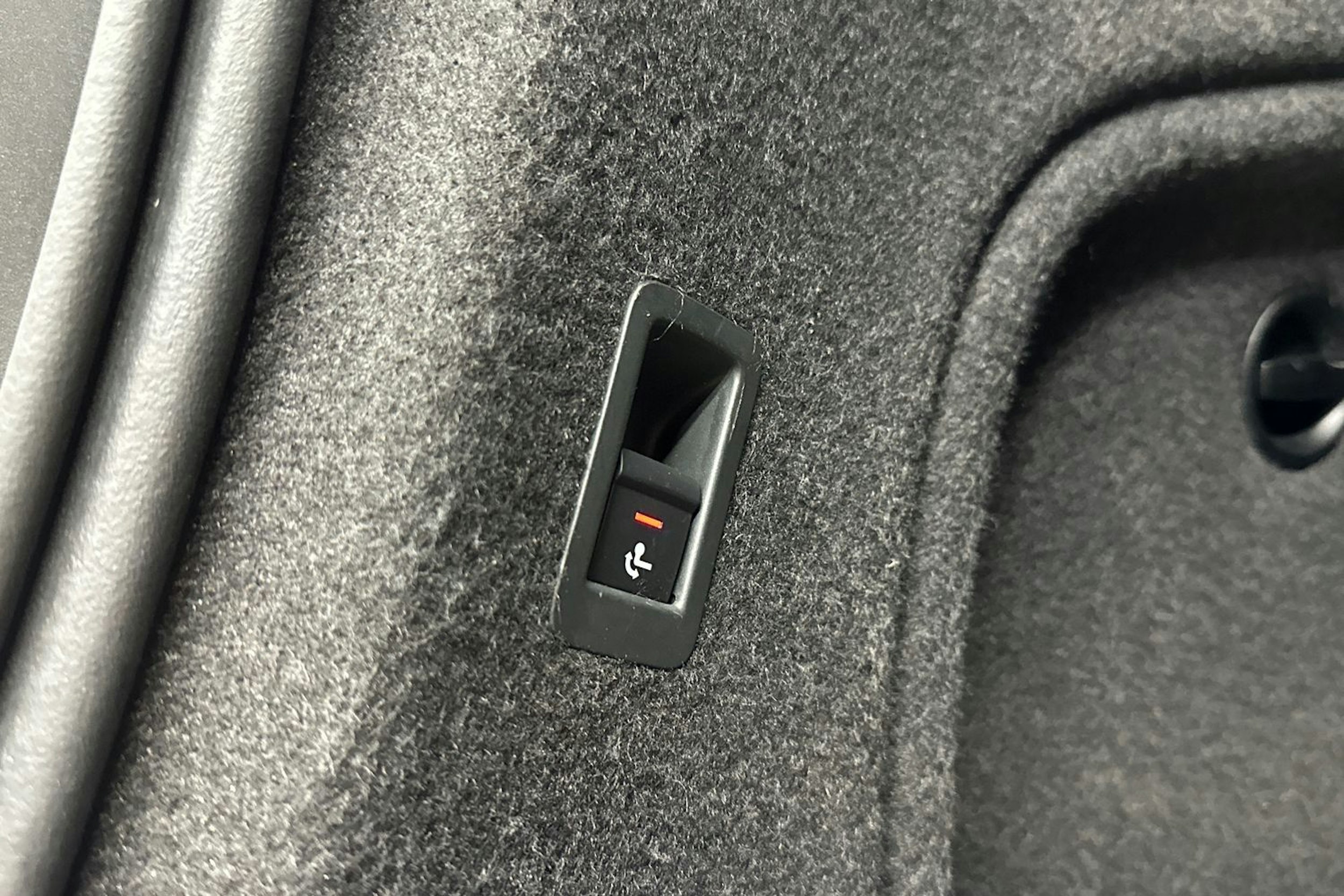 valkoinen Audi A4 2020 kuva 33.