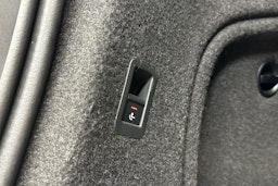 valkoinen Audi A4 2020 kuva 33.