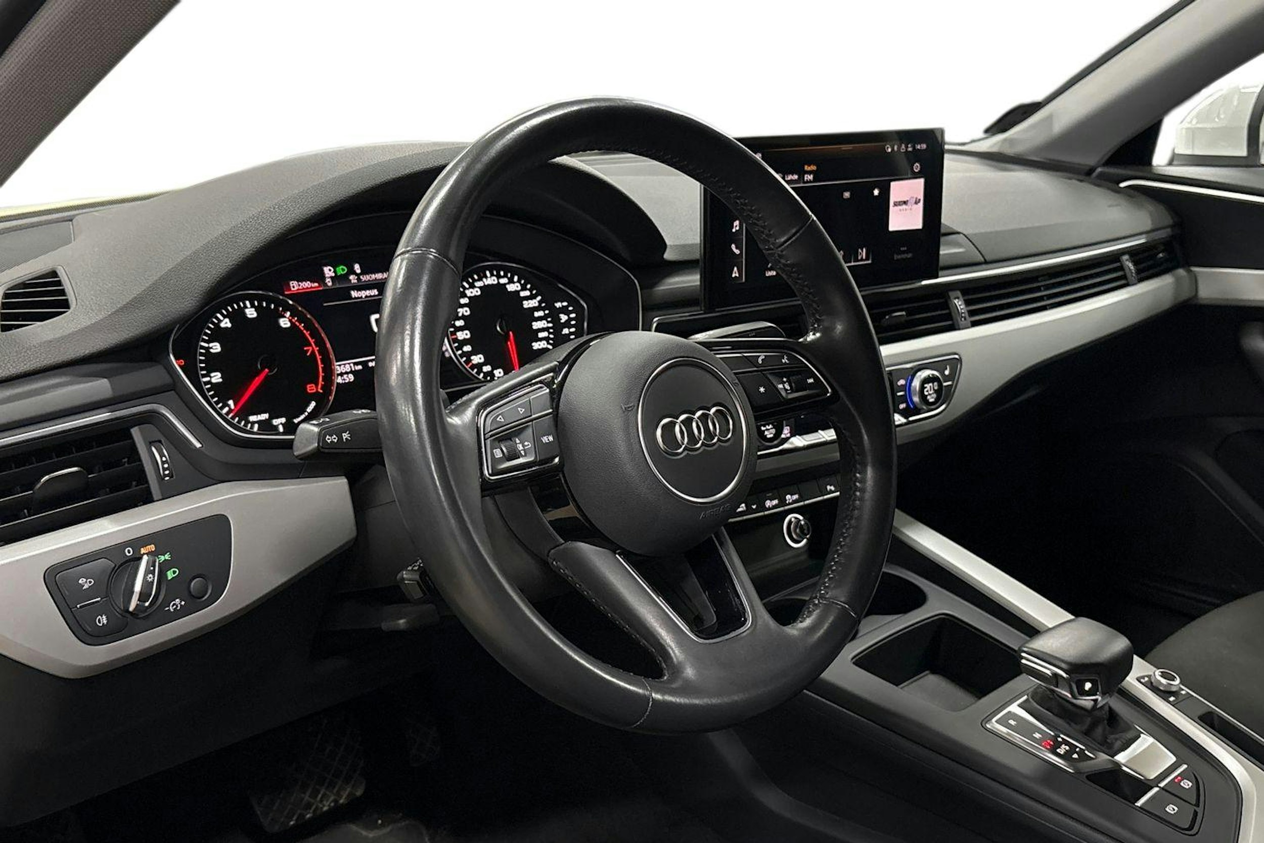 valkoinen Audi A4 2020 kuva 7.