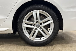 valkoinen Audi A4 2020 kuva 13.