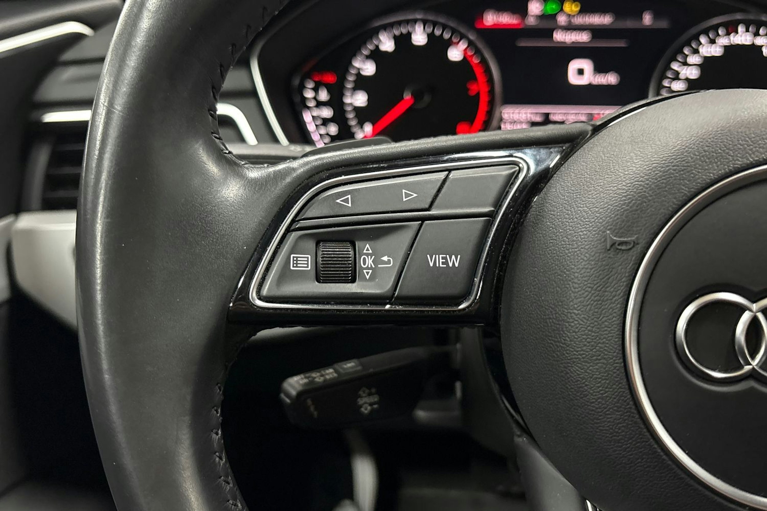 valkoinen Audi A4 2020 kuva 15.