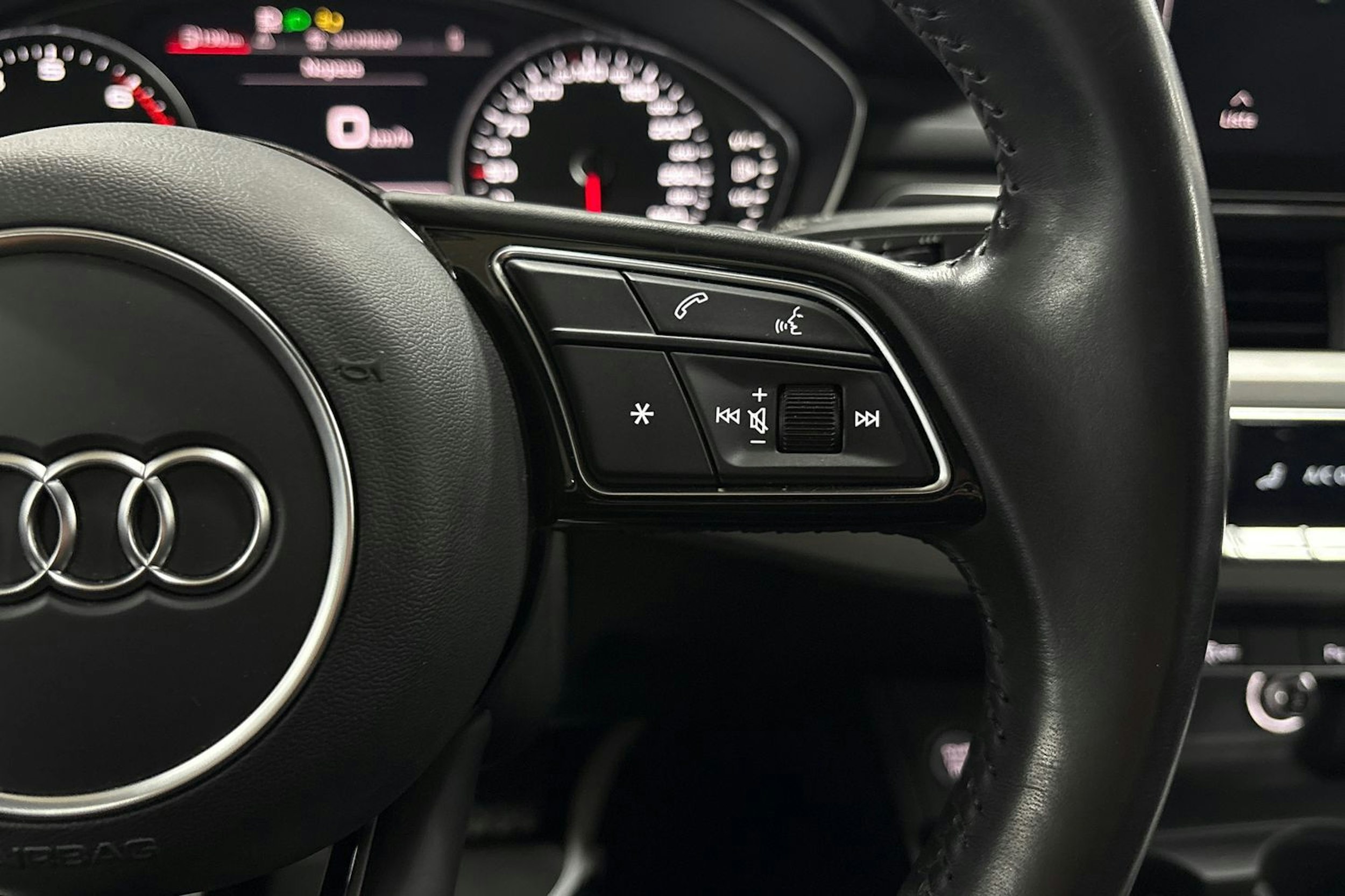 valkoinen Audi A4 2020 kuva 16.