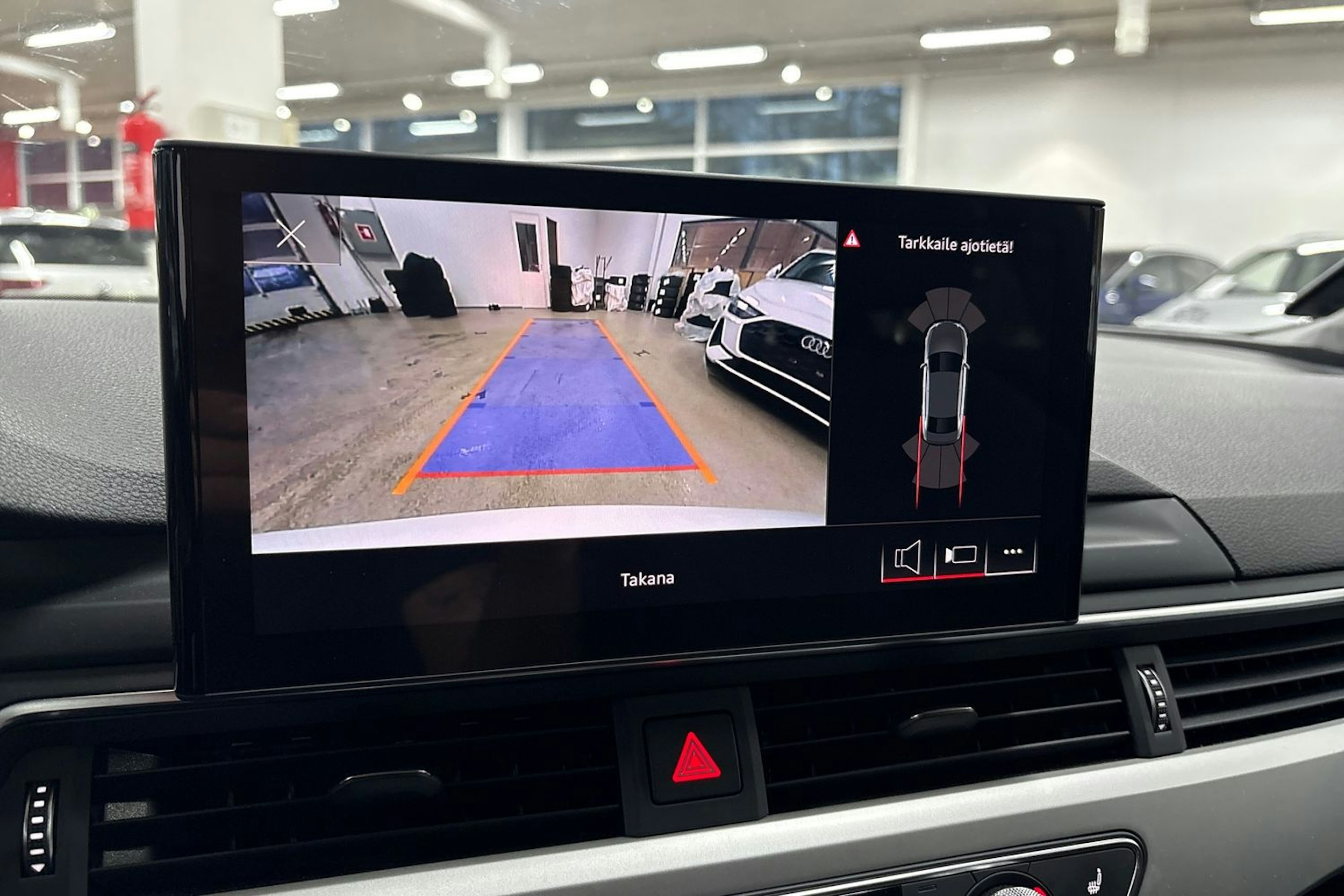 valkoinen Audi A4 2020 kuva 20.