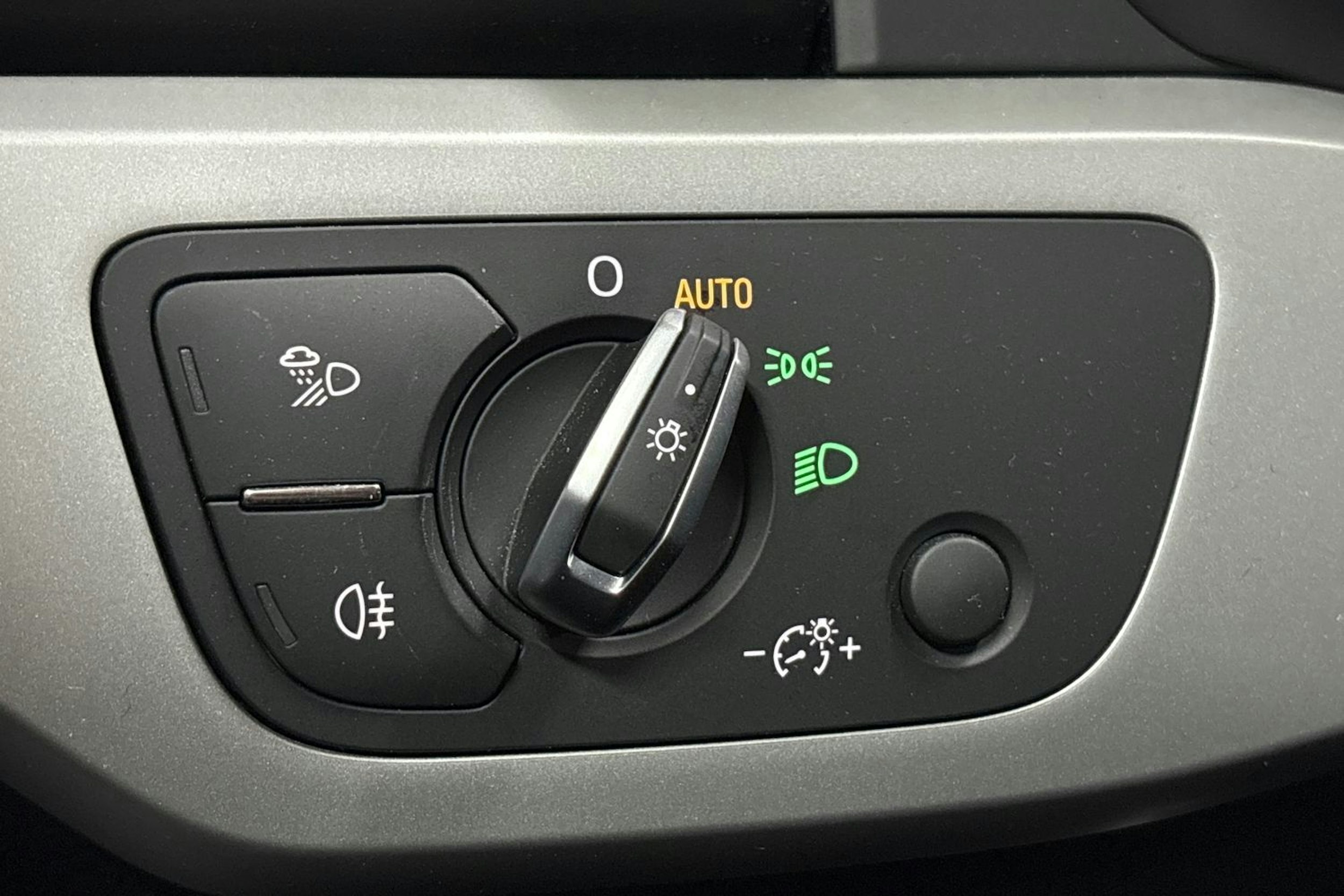 valkoinen Audi A4 2020 kuva 25.