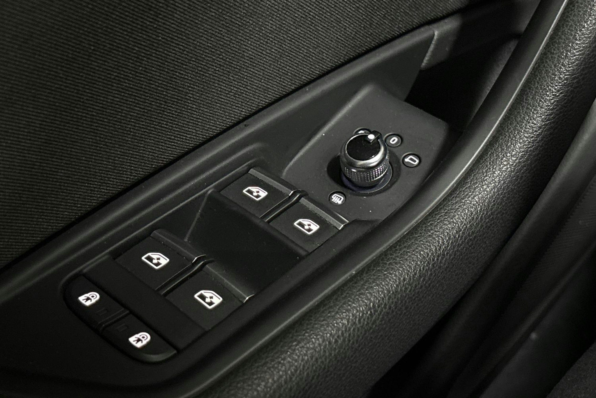 valkoinen Audi A4 2020 kuva 26.