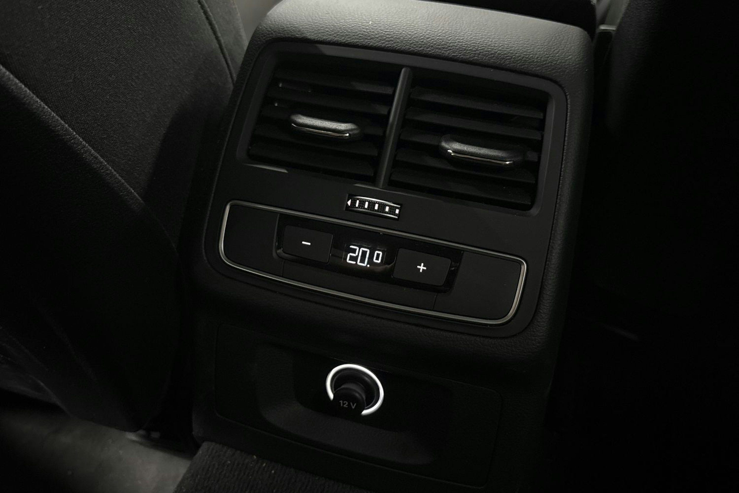 valkoinen Audi A4 2020 kuva 27.