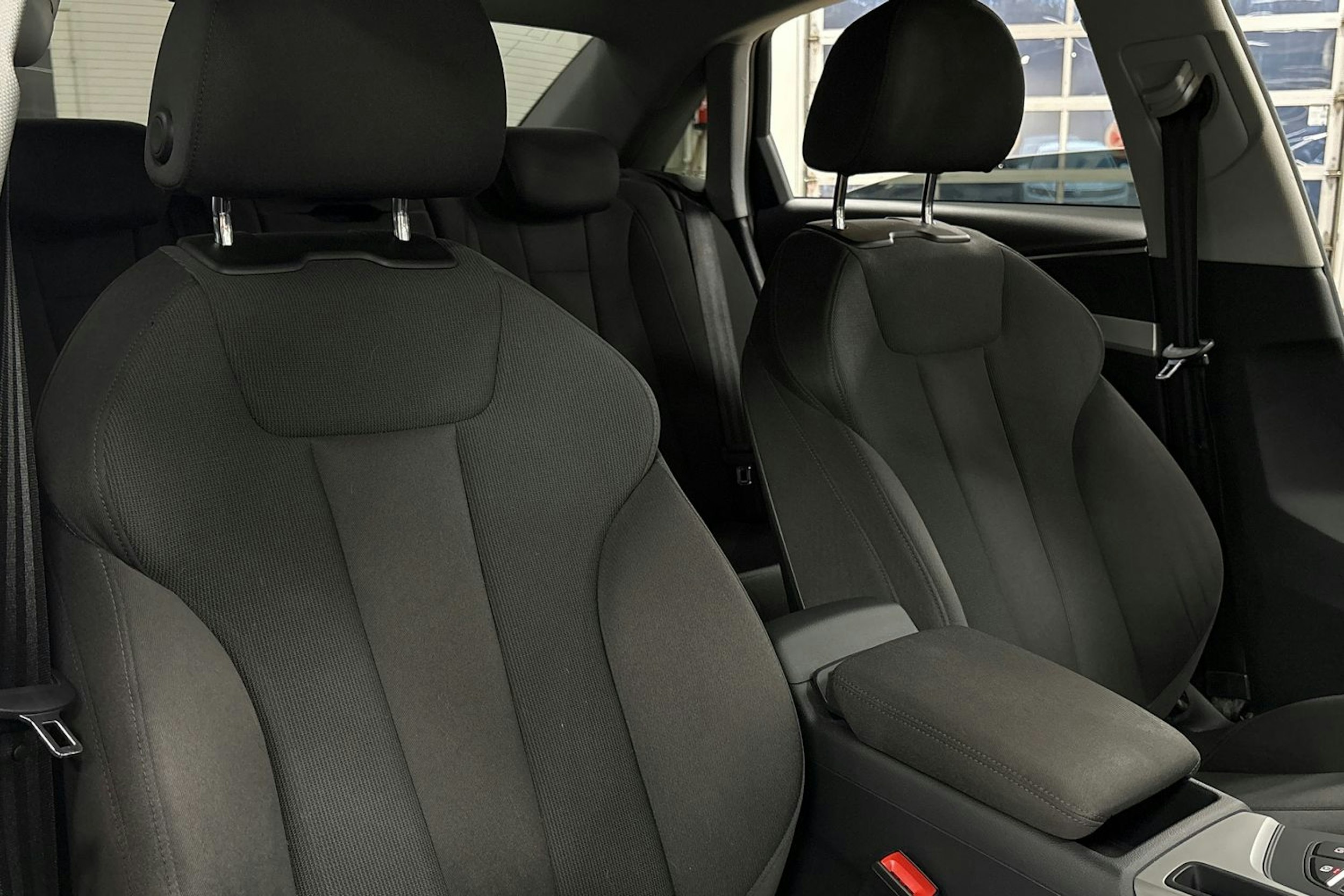 valkoinen Audi A4 2020 kuva 30.