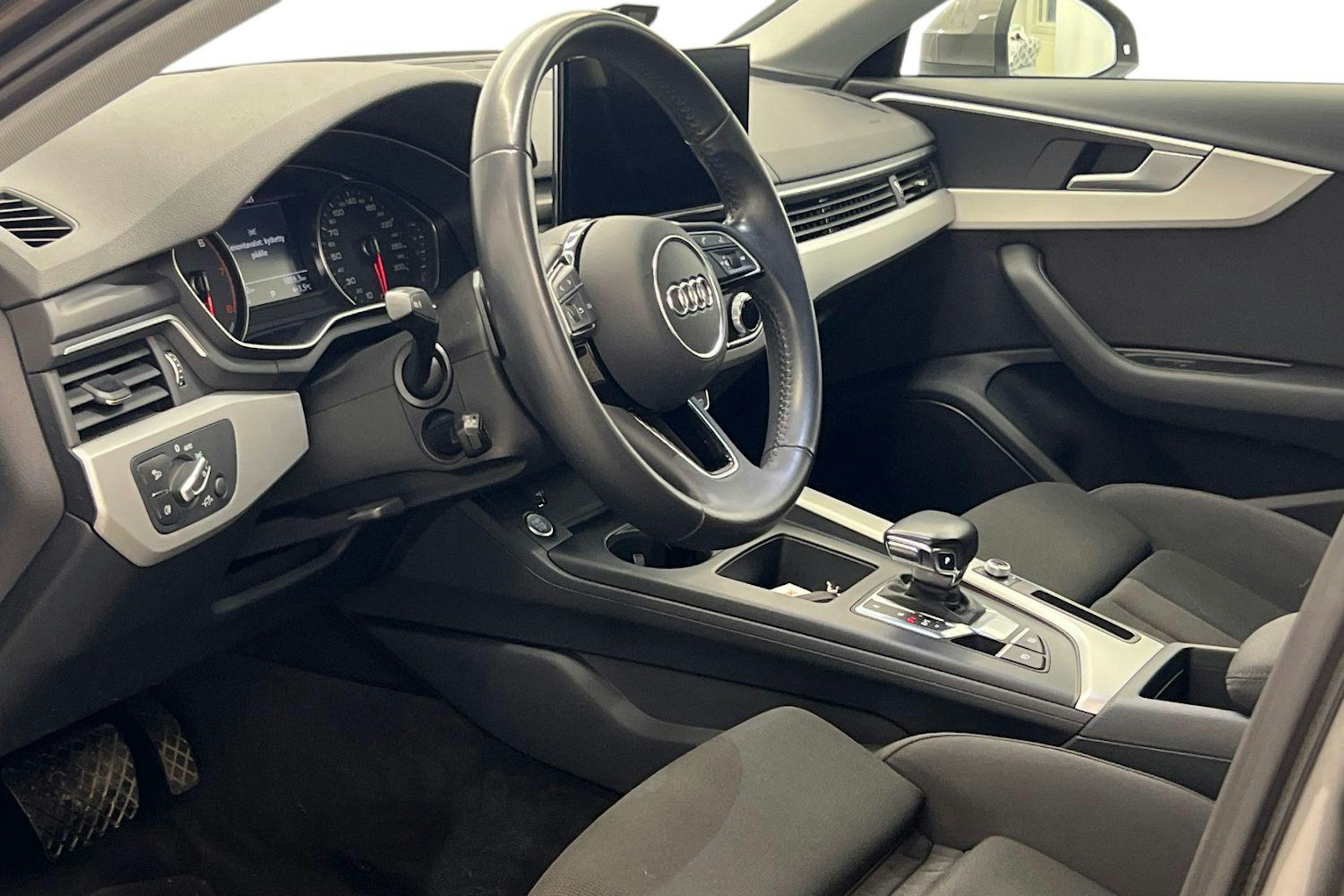 Vihreä Audi A4 2020 kuva 6.