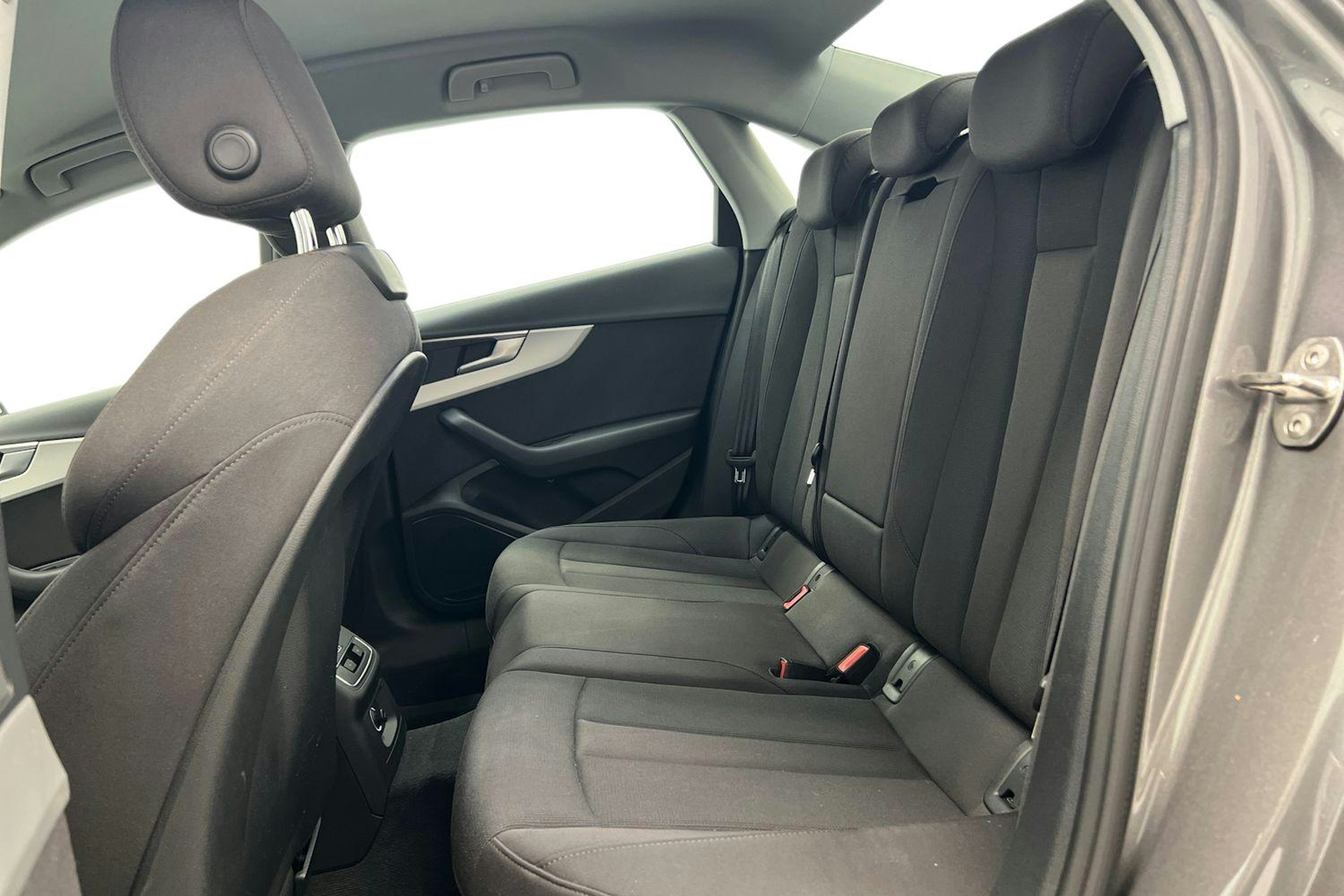 Vihreä Audi A4 2020 kuva 8.