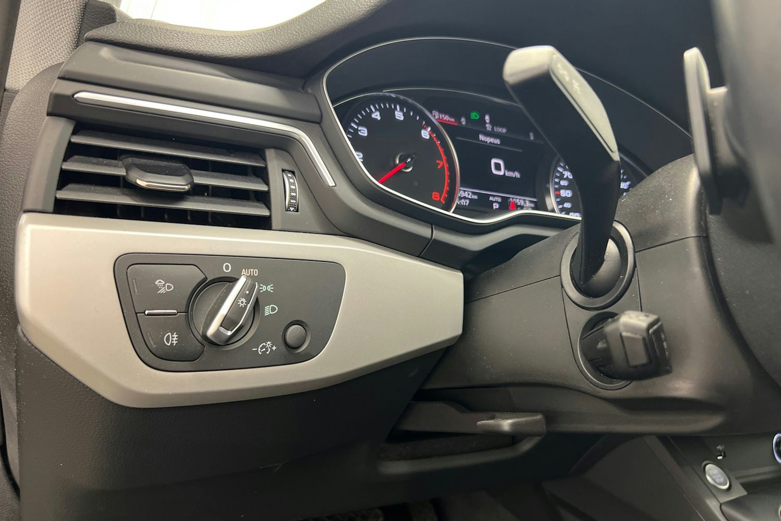 Vihreä Audi A4 2020 kuva 18.