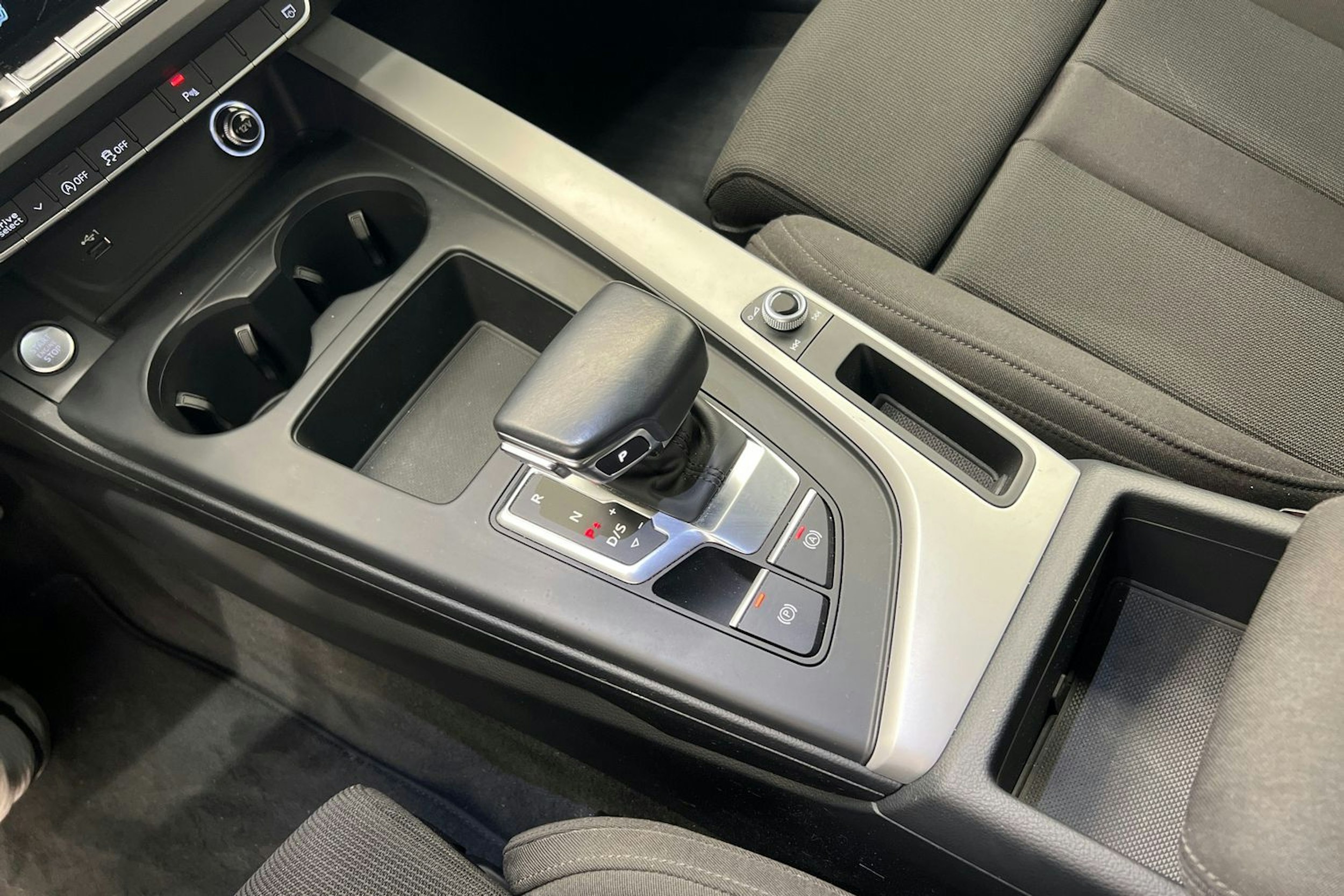 Vihreä Audi A4 2020 kuva 25.