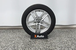 Valkoinen Audi A4 2020 kuva 13.