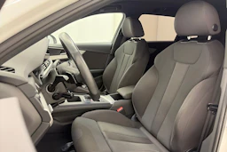 Valkoinen Audi A4 2020 kuva 18.