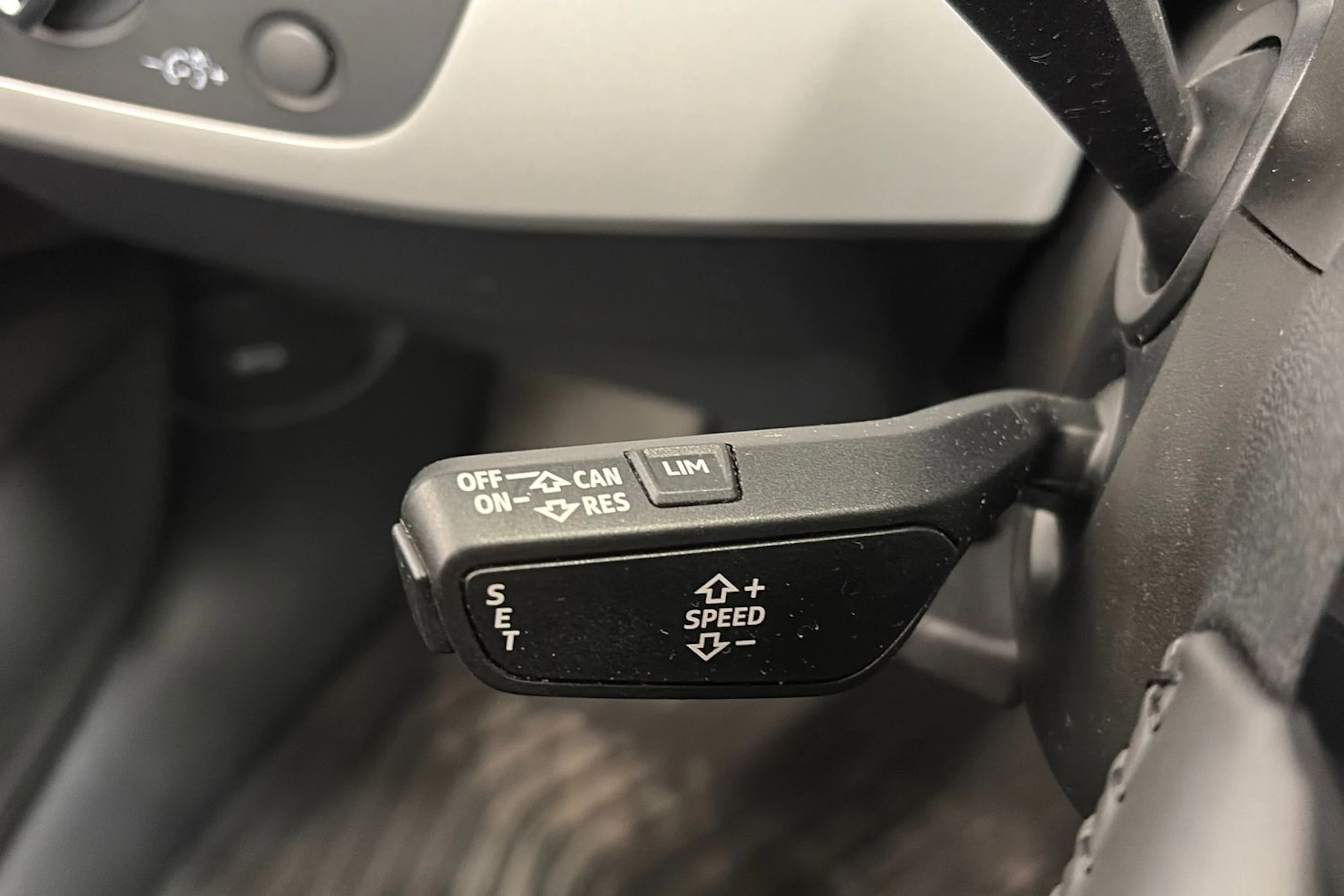 Valkoinen Audi A4 2020 kuva 22.