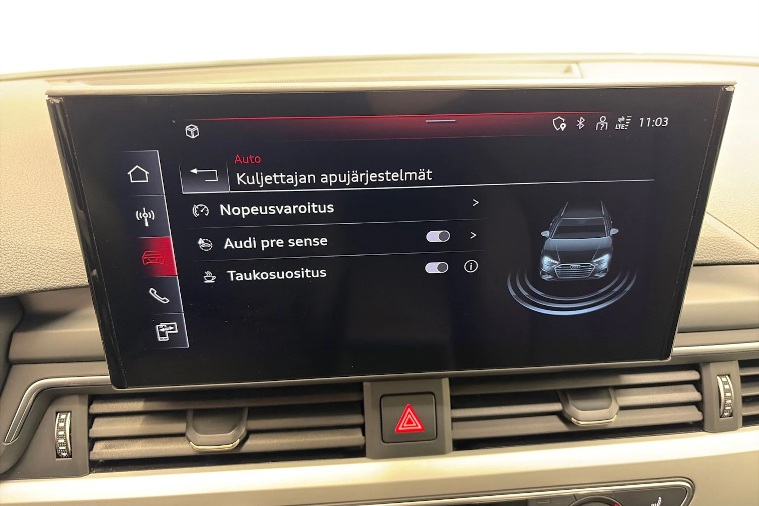 Valkoinen Audi A4 2020 kuva 26.