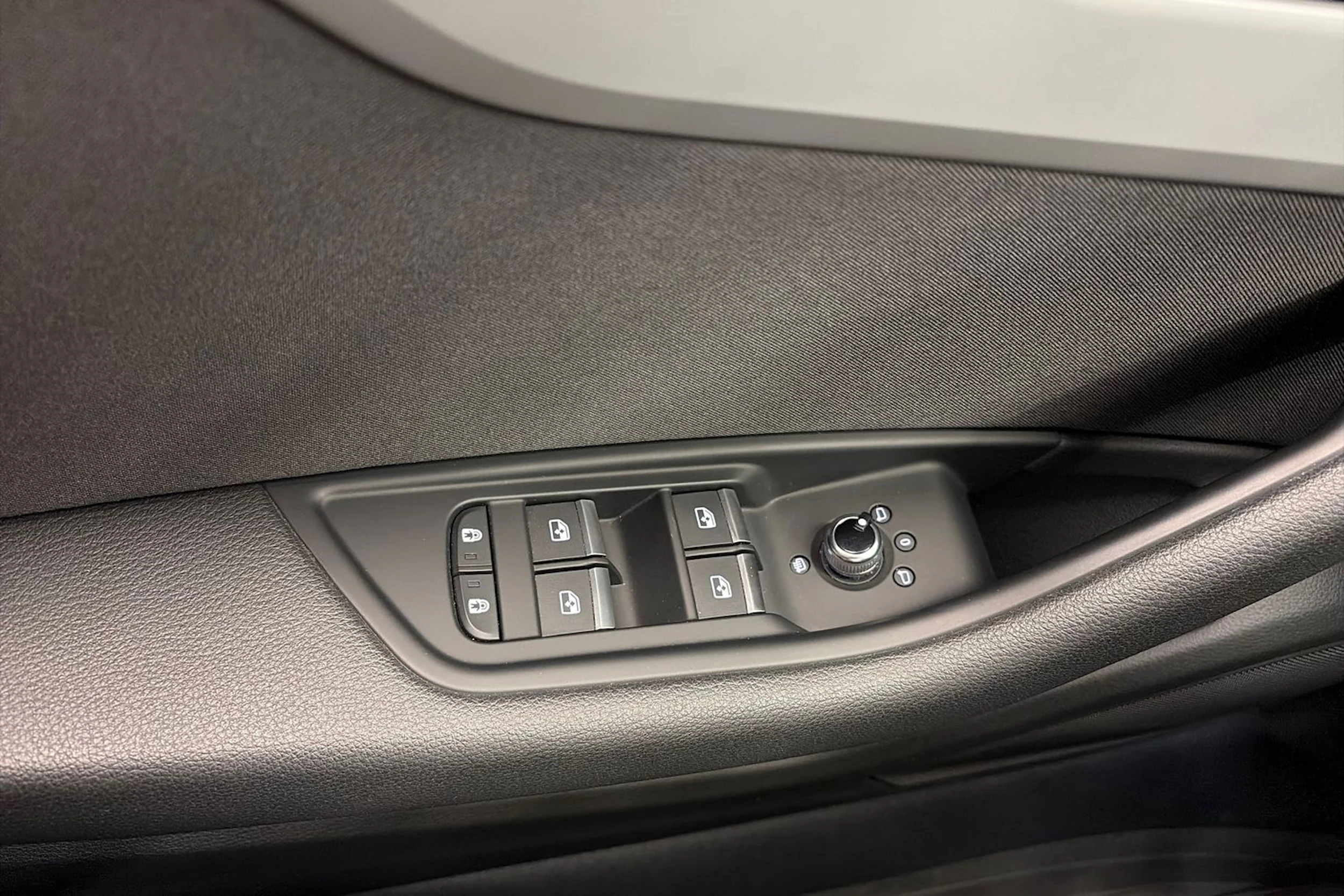 Valkoinen Audi A4 2020 kuva 29.