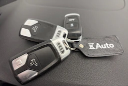 Valkoinen Audi A4 2020 kuva 30.