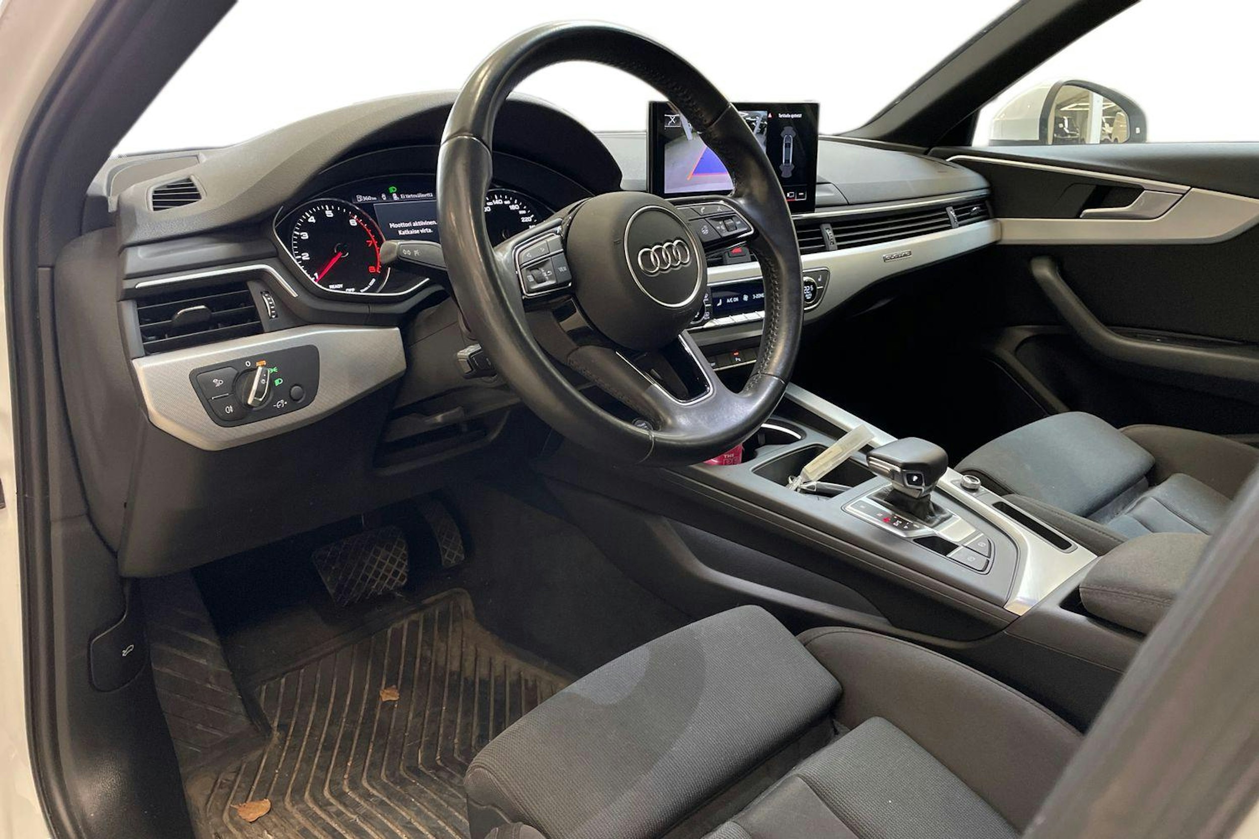 valkoinen Audi A4 2020 kuva 3.
