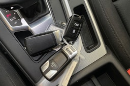 valkoinen Audi A4 2020 kuva 21.