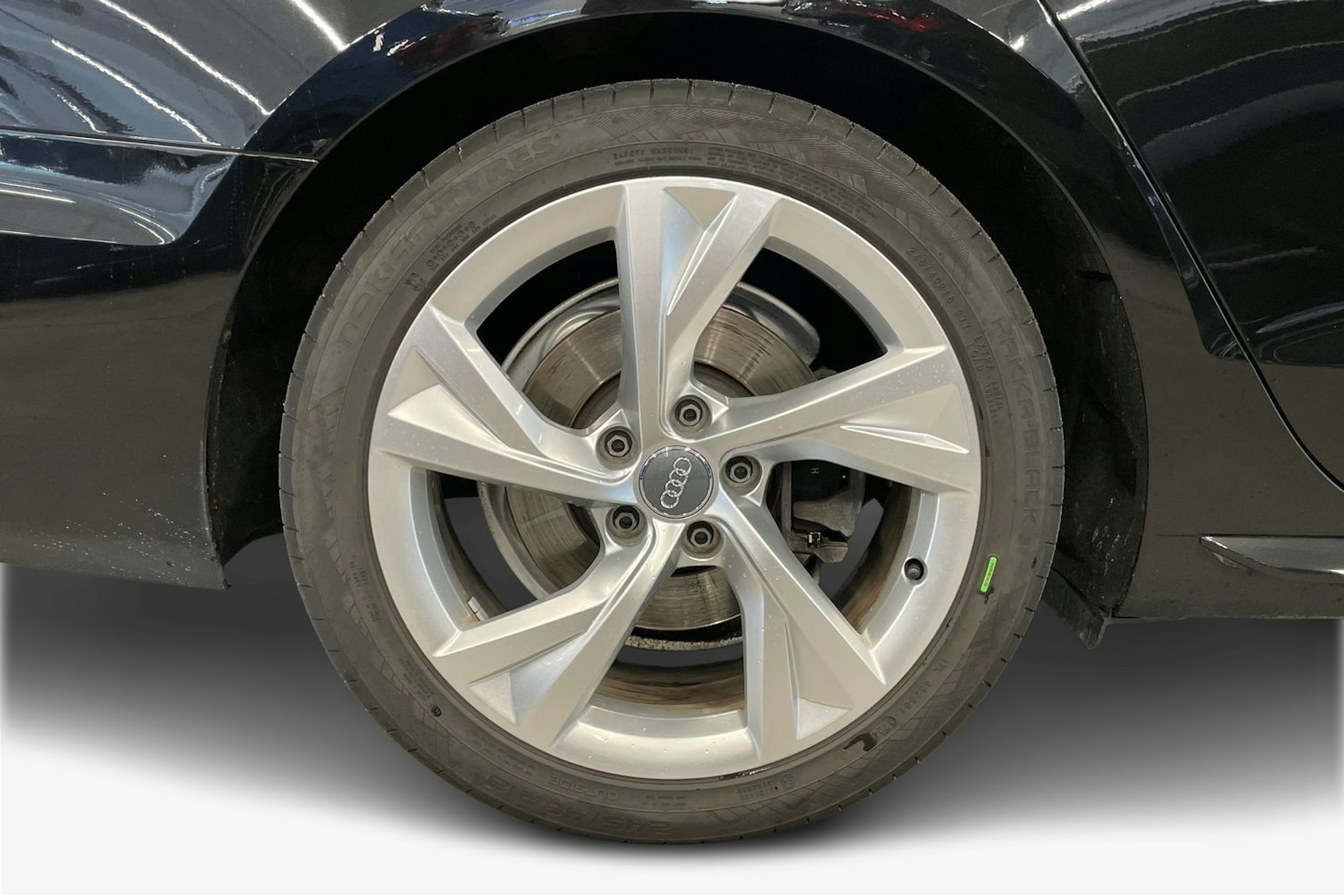met. musta Audi A4 2020 kuva 11.