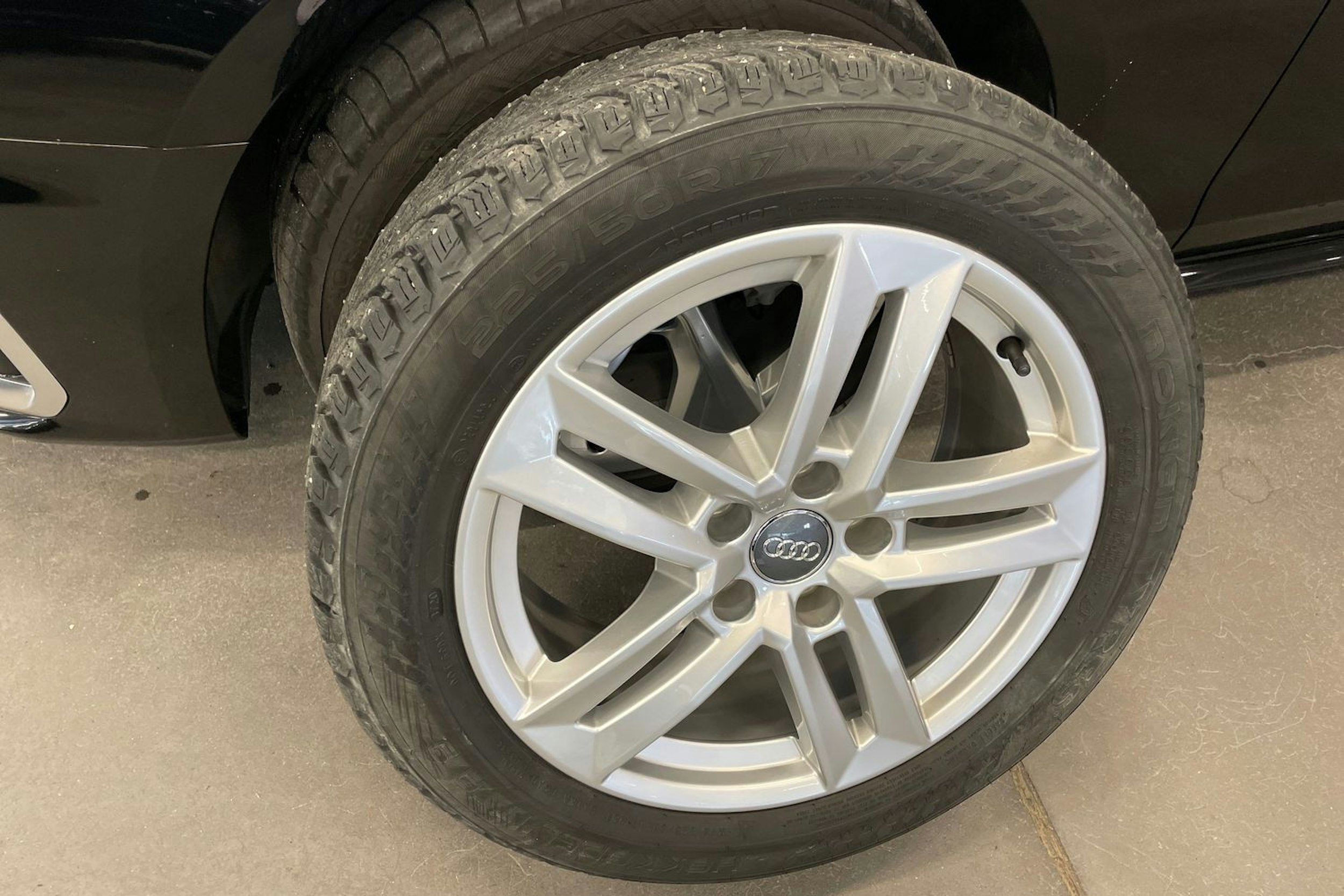 met. musta Audi A4 2020 kuva 13.