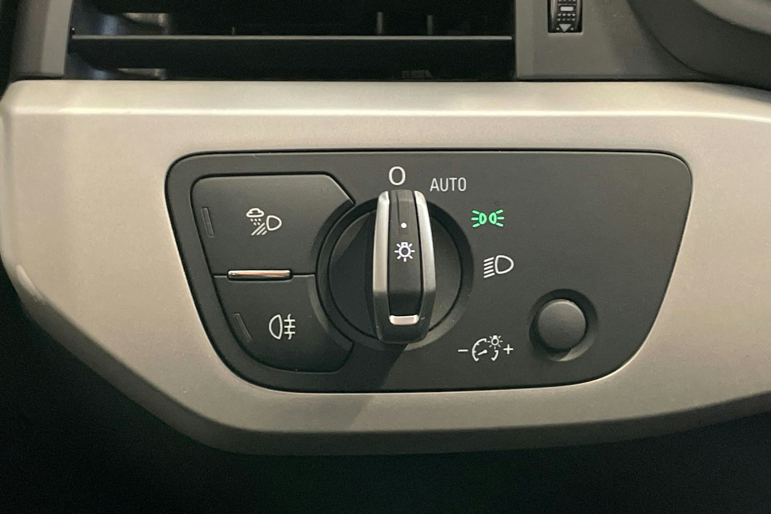 met. musta Audi A4 2020 kuva 20.