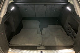 met. musta Audi A4 2020 kuva 22.