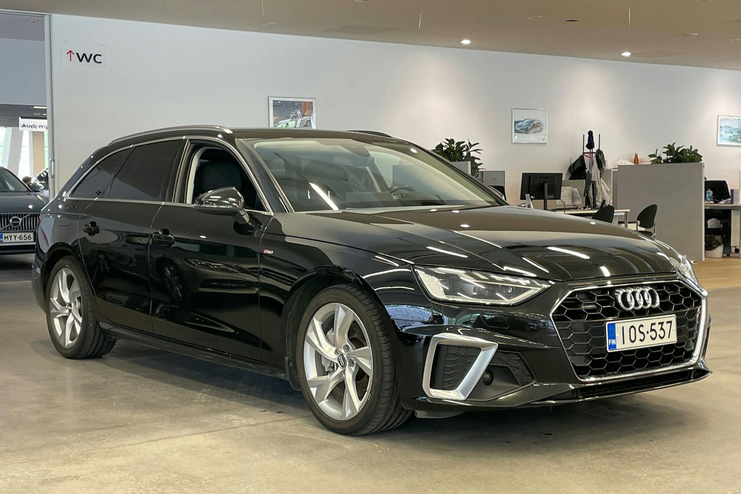 met. musta Audi A4 2020 kuva 25.