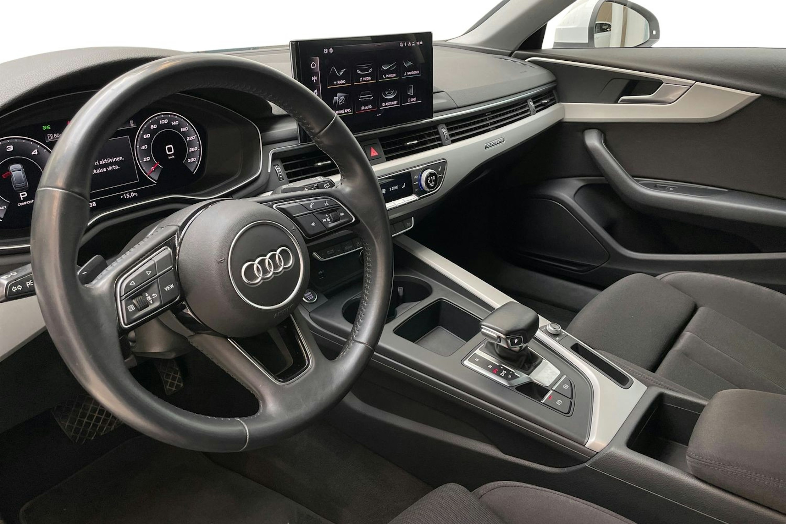 valkoinen Audi A4 2020 kuva 7.