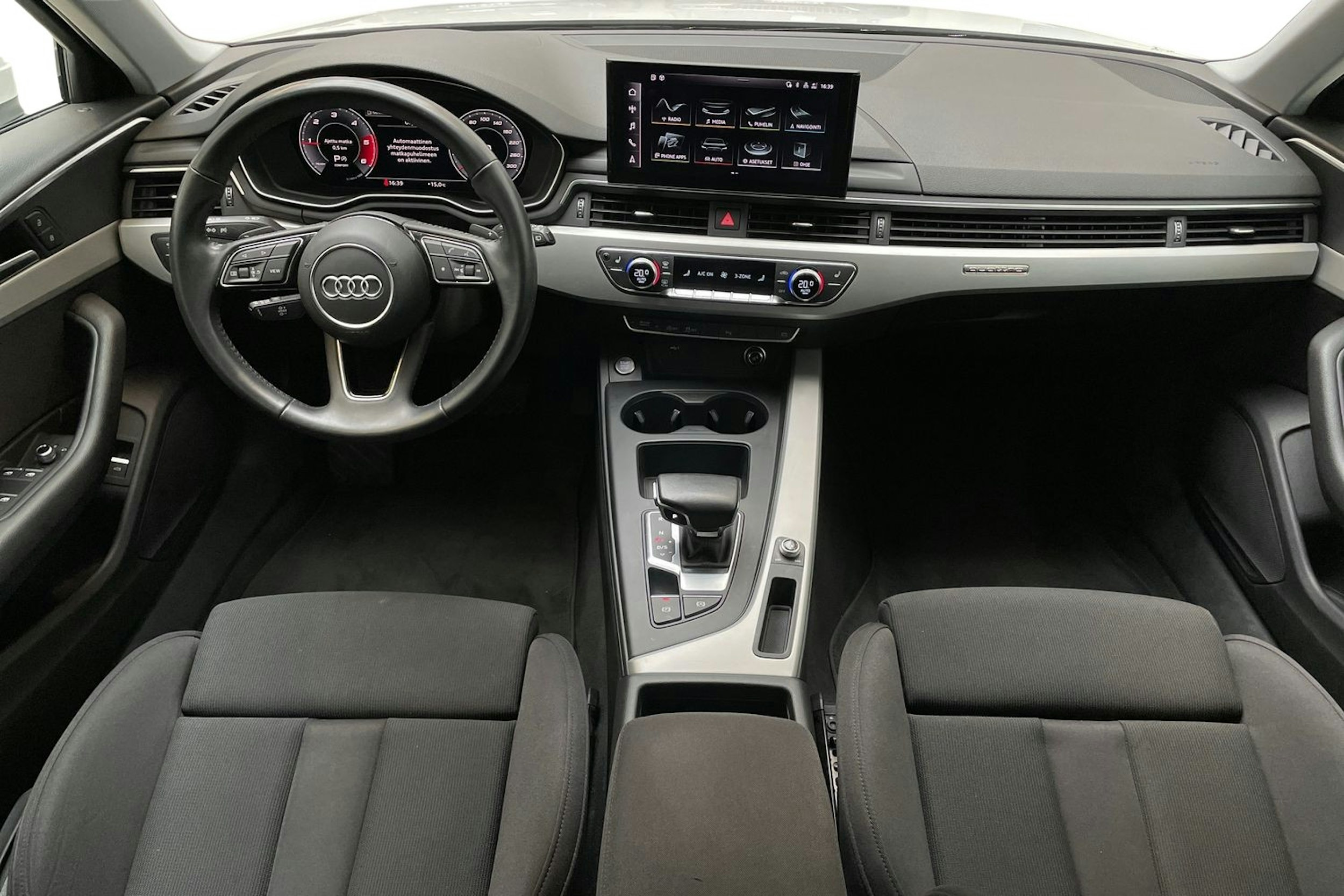 valkoinen Audi A4 2020 kuva 9.