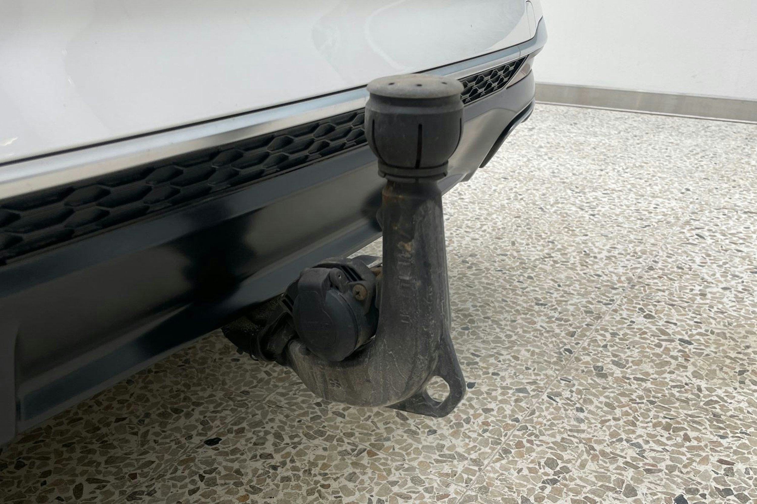 valkoinen Audi A4 2020 kuva 18.