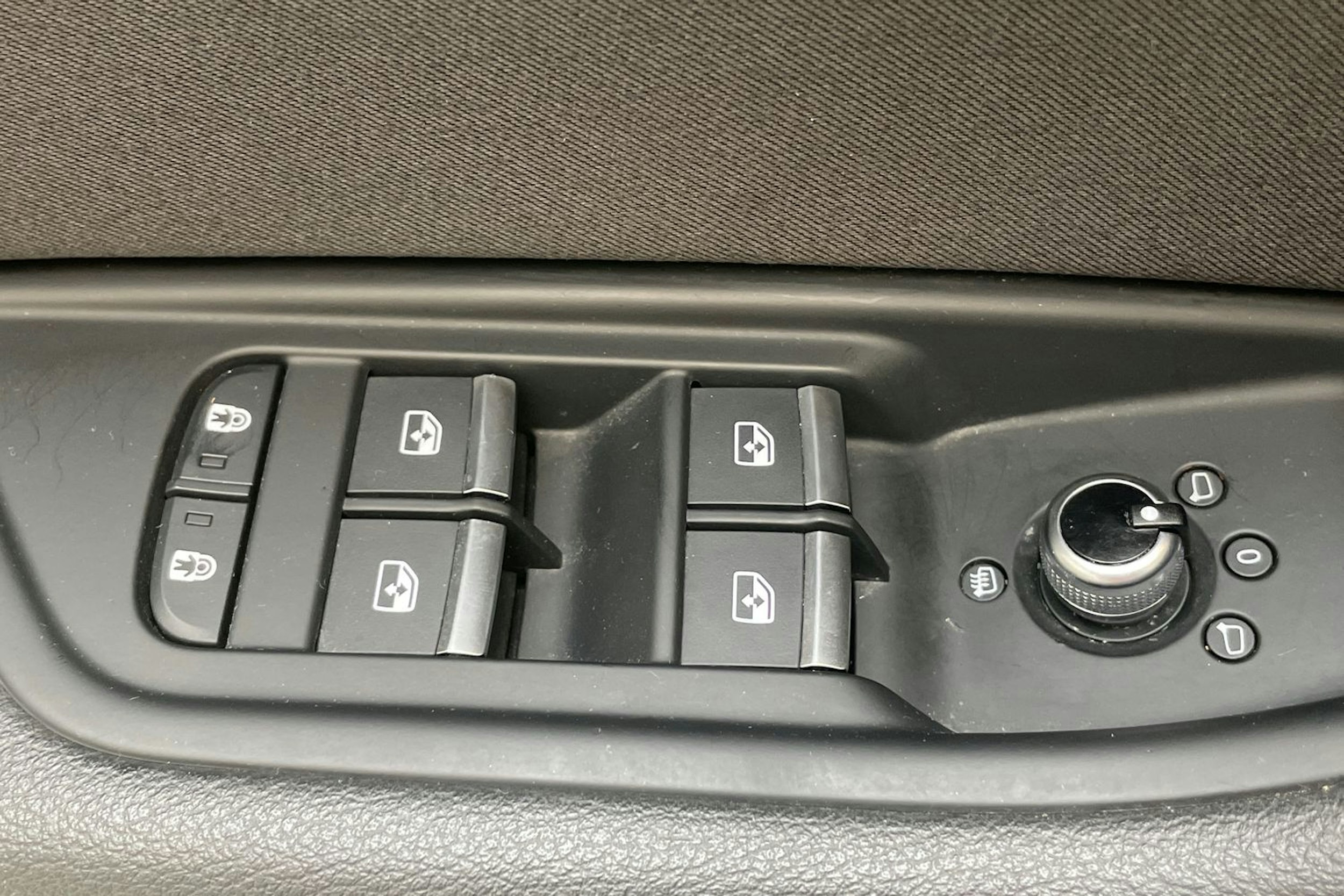 valkoinen Audi A4 2020 kuva 20.