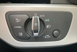 valkoinen Audi A4 2020 kuva 21.