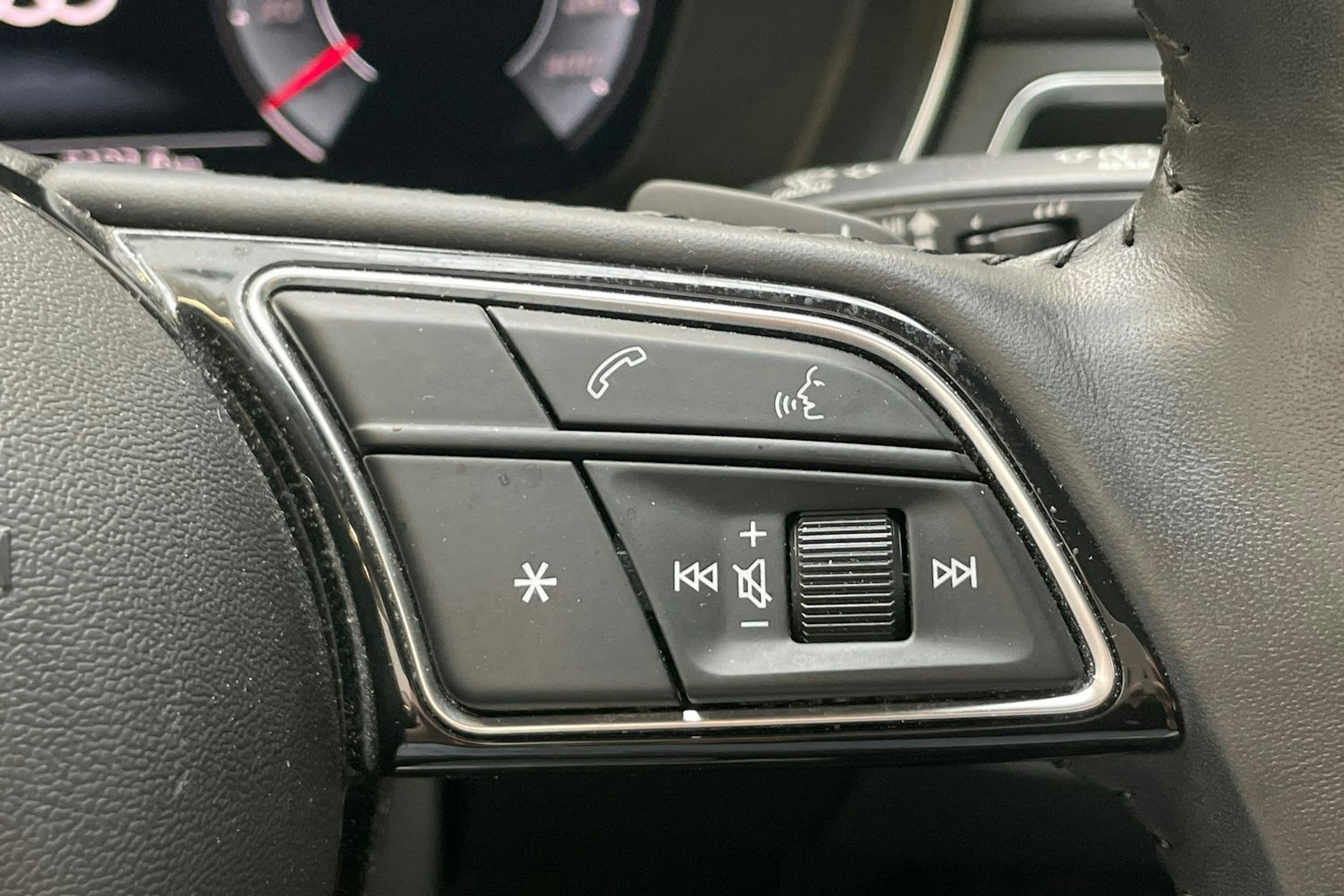 valkoinen Audi A4 2020 kuva 24.