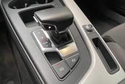 valkoinen Audi A4 2020 kuva 32.
