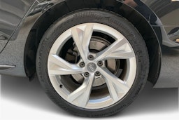 musta Audi A4 2020 kuva 11.