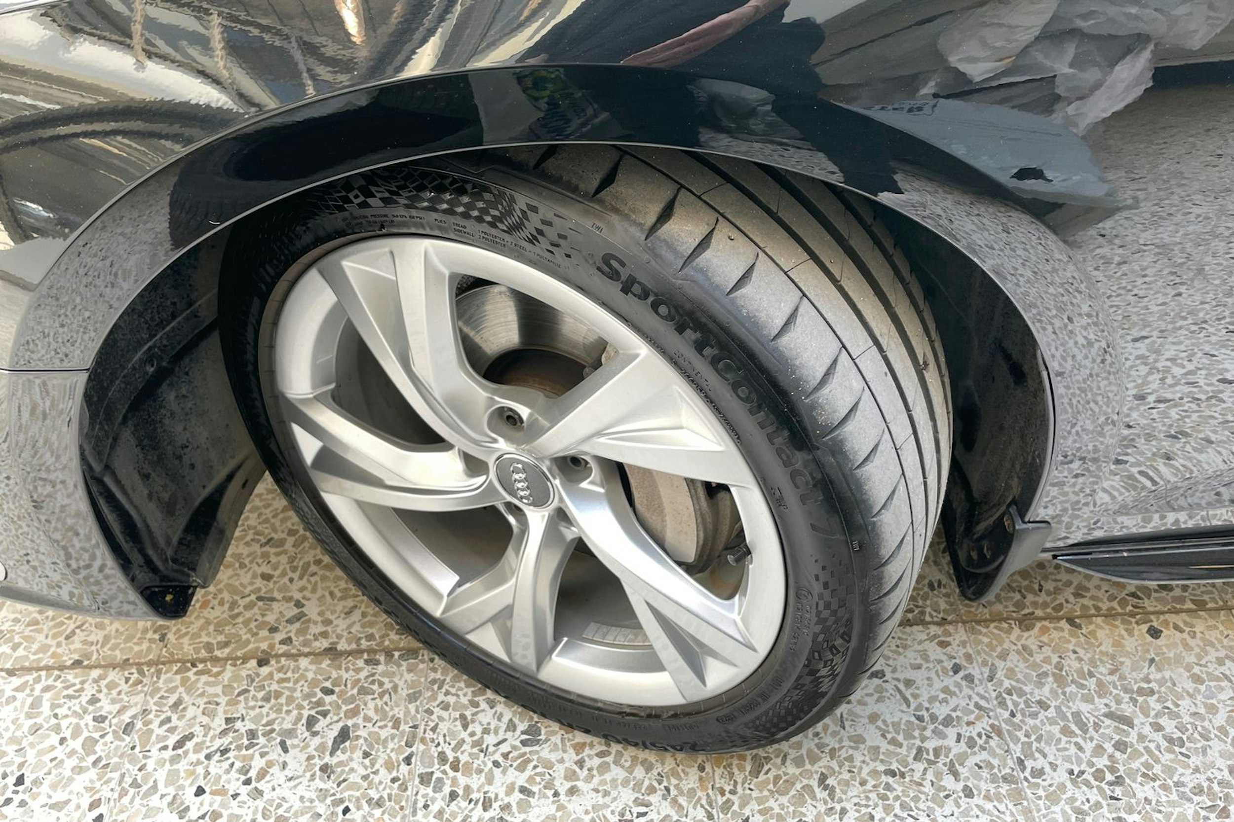 musta Audi A4 2020 kuva 13.